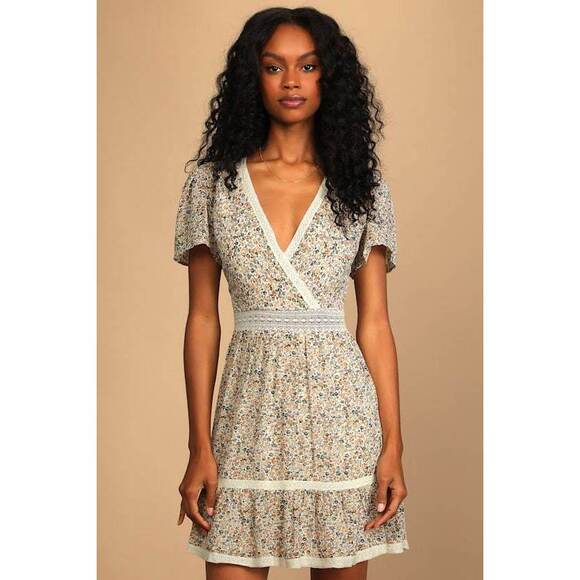 Lulus Dresses & Skirts - Lulus Simple Love Cream Floral Print Short Sleeve Mini Dress Beige - Size M